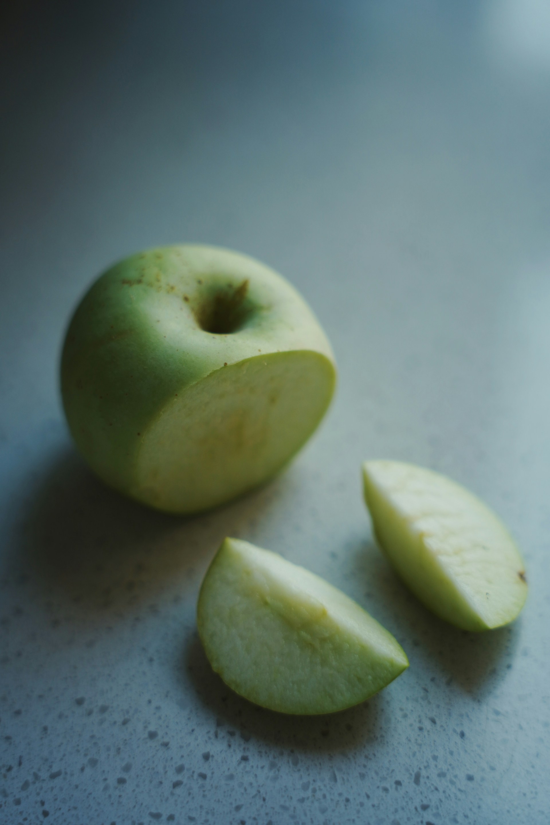 How to store cut apples